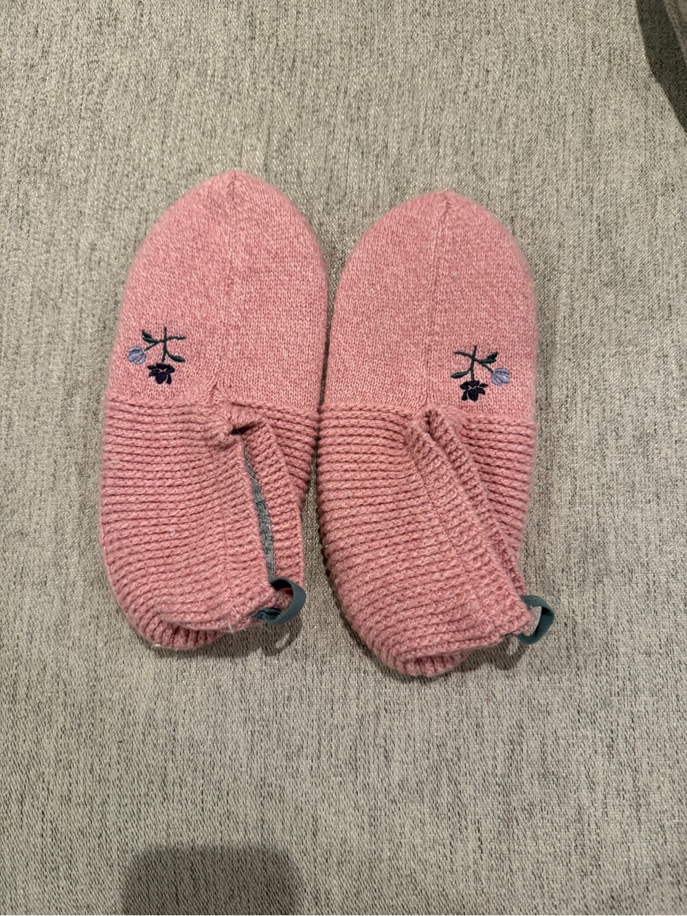 New Bombas Pink Knit Floral Slip-On Slippers